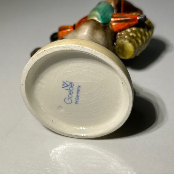 Goebel Vintage Hummel Figurine #79 Globe Trotter 6’ Tall West Germany - Picture 5 of 6